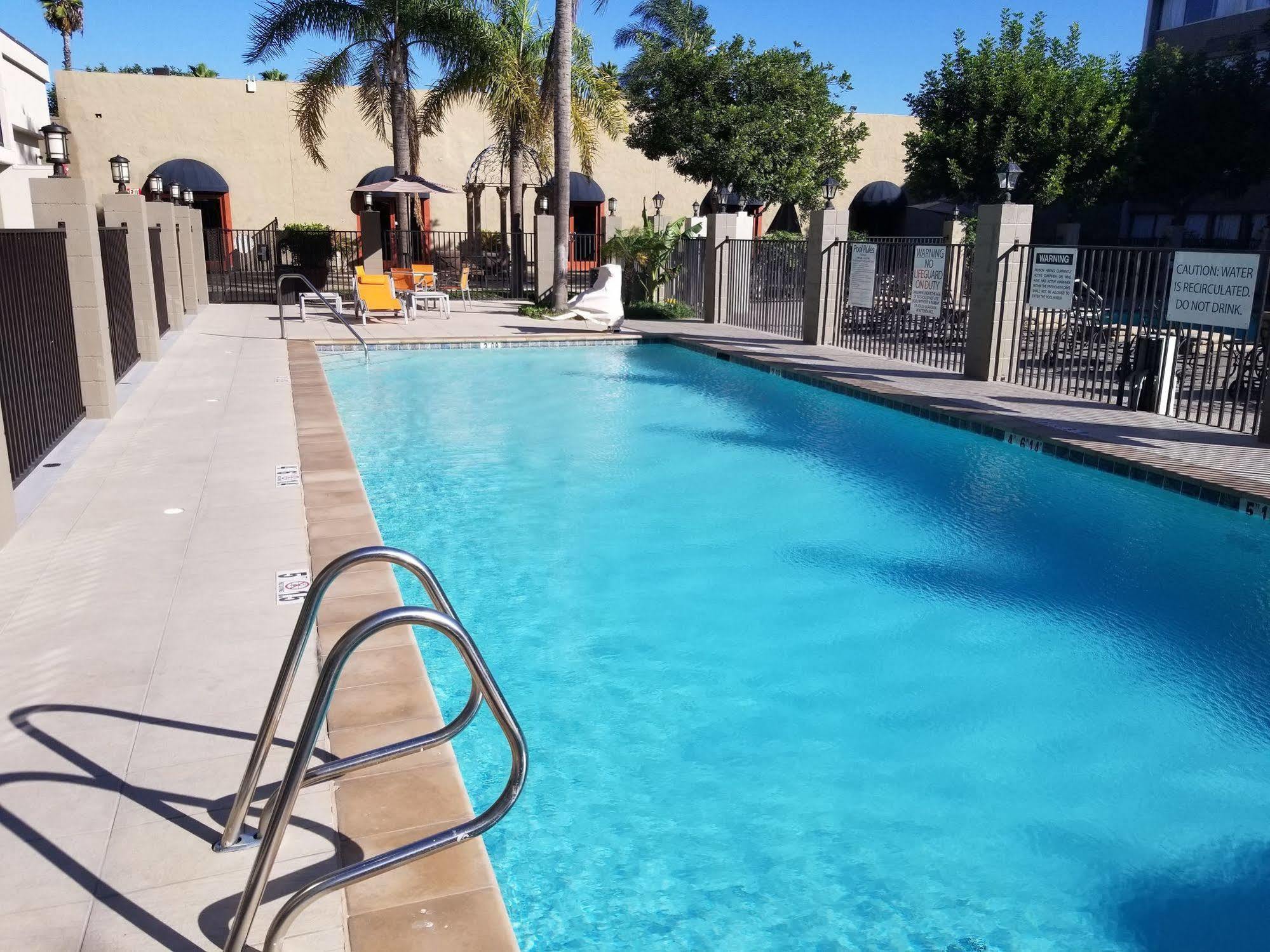 Holiday Inn Express Fullerton-Anaheim By Ihg Екстер'єр фото